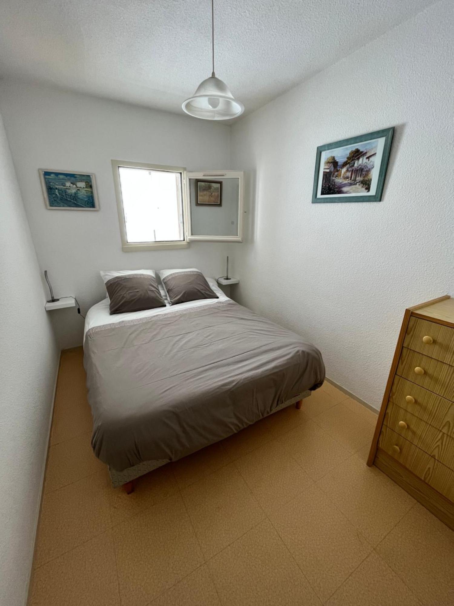 Appartement 1 Chambre, Avec Loggia Et Vue Sur Le Port Olona La Chaume Kültér fotó