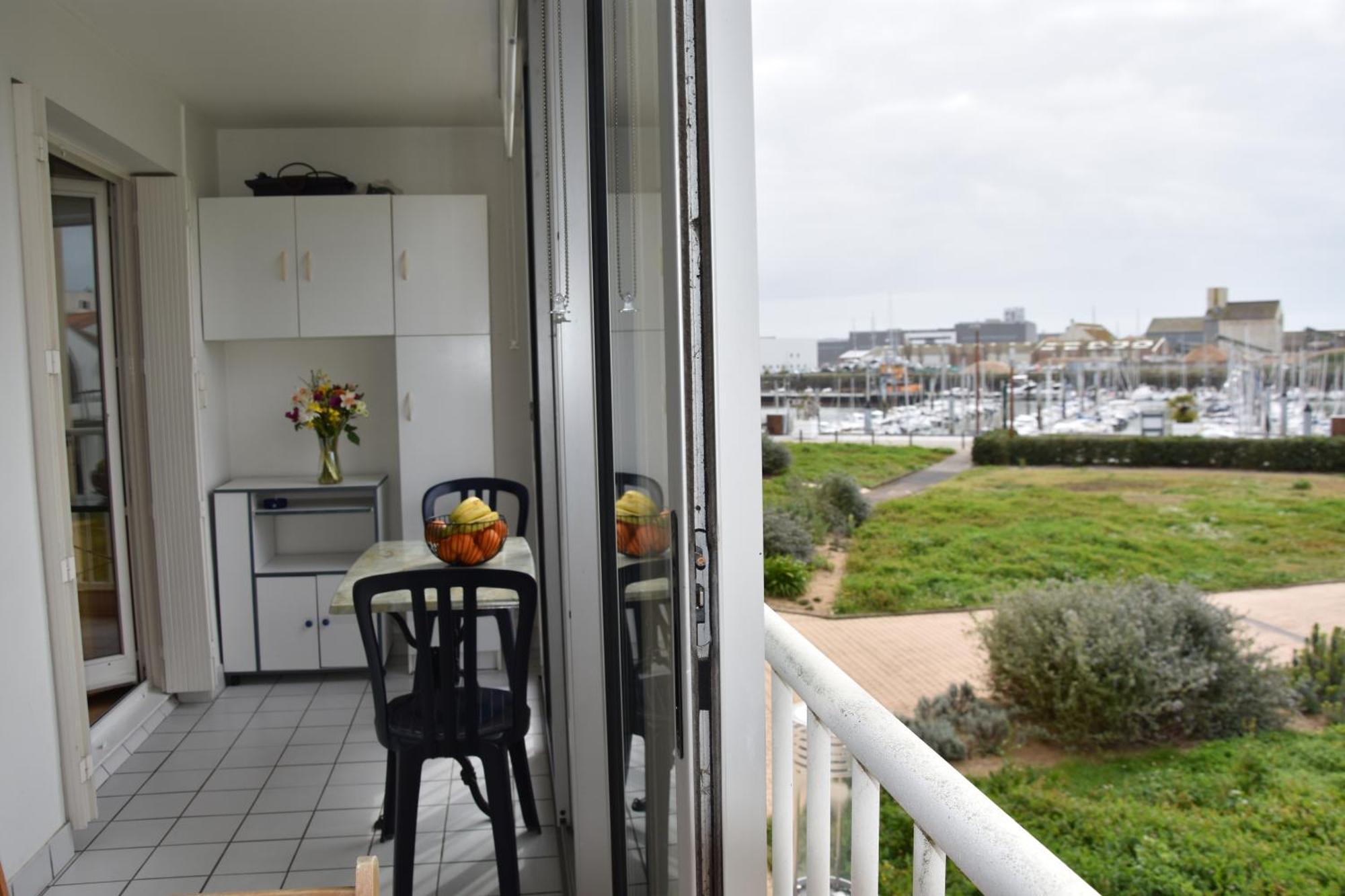 Appartement 1 Chambre, Avec Loggia Et Vue Sur Le Port Olona La Chaume Kültér fotó